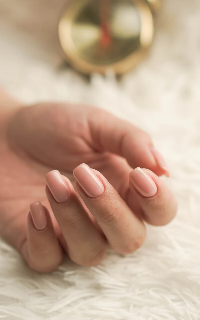 Delikatny różowy manicure